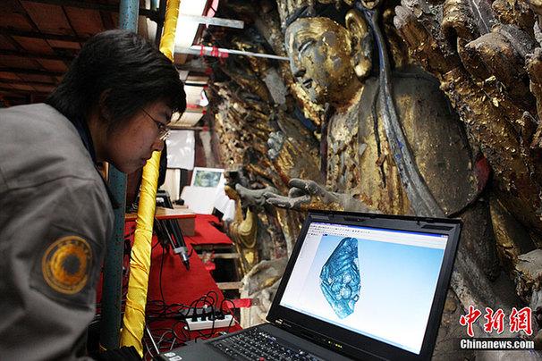 工作人員通過三維激光掃描,，將造像表面金箔微觀變化錄入電腦，為跟蹤和對(duì)比修復(fù)效果提供重要的科學(xué)依據(jù),。