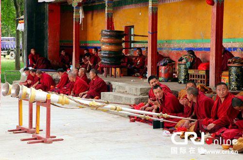 扎什倫布寺羌姆表演,。