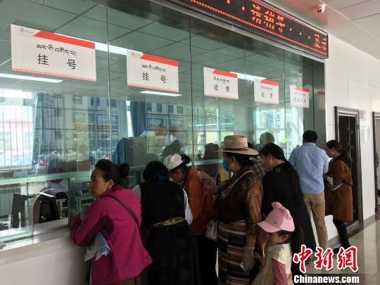 拉薩市人民醫(yī)院就診大廳。　杜燕 攝