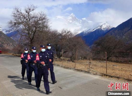 西藏林芝戍邊民警：為“你”翻山越嶺,，卻無心看風(fēng)景