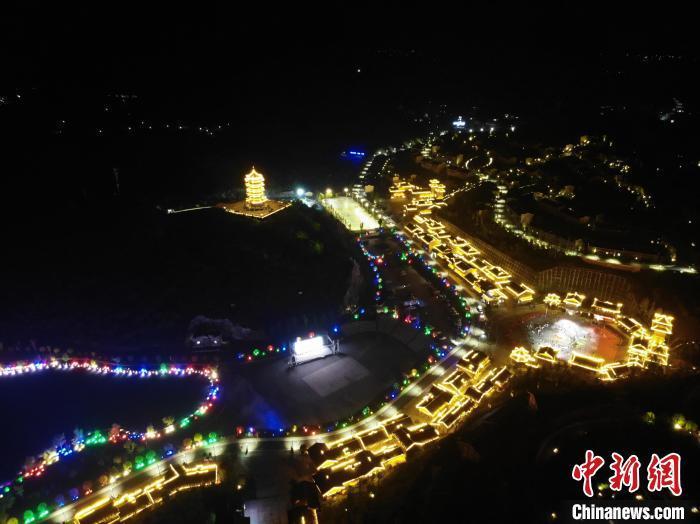 航拍阿妹戚托小鎮(zhèn)夜景,?！∈〗?攝