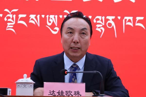 新聞發(fā)言人：區(qū)交通運(yùn)輸廳黨委書(shū)記,、副廳長(zhǎng) 達(dá)娃歐珠.jpg