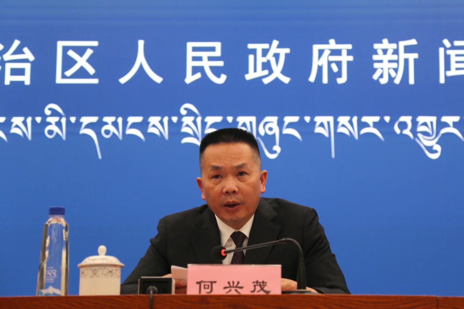 新聞發(fā)言人：區(qū)人社廳黨組成員、副廳長 何興茂.jpg