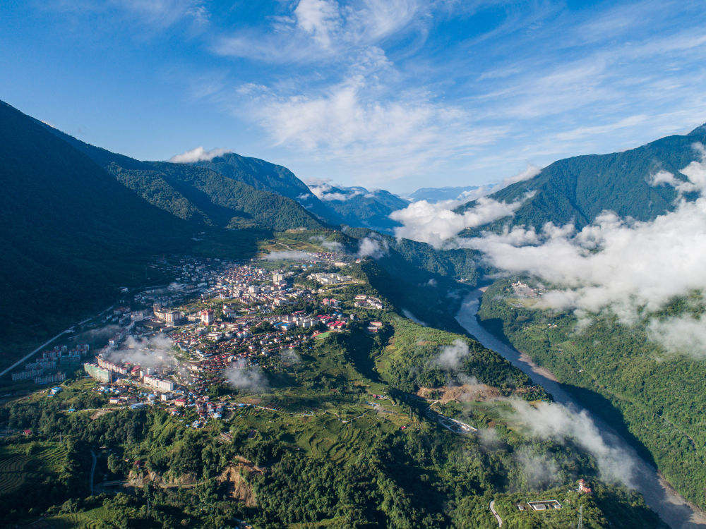 那山·那路·那城--訪“全國(guó)最后通公路的縣”墨脫